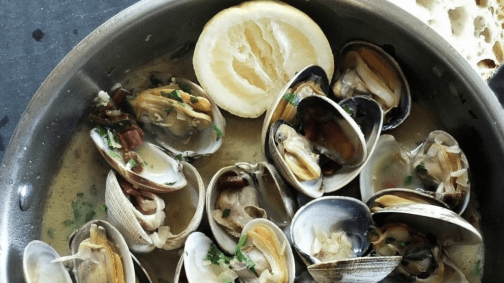 Steamers with Bay Leaves LA CUISINE DE CHAU